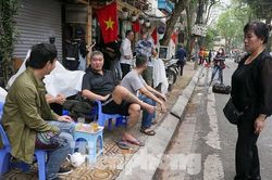 Chuyện cảm động trên vỉa hè Trúc Bạch ngày đầu hết cách ly