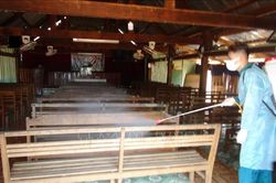 Huyện biên giới tỉnh Bình Phước tăng cường khử trùng tại cơ sở tôn giáo