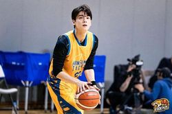 Ngây ngất trước visual điểm 10 của Cha Eun Woo khi chơi bóng rổ: Nam thần thanh xuân là đây, ảnh thường mà như poster phim