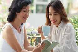Phụ nữ có 3 đặc điểm này, mẹ chồng khó tính, ghê gớm đến mấy cũng tôn trọng, yêu thương như con gái ruột