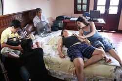 Sau 16 năm, Việt Anh mới hé lộ ảnh hậu trường 'cảnh nóng' phim 'Chạy án'