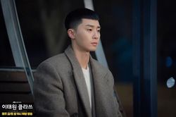 Choi Woo Sik khóc sưng mắt khi xem tập 15 'Tầng lớp Itaewon' của Park Seo Joon