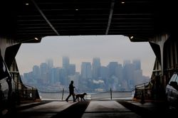 Singapore đóng cửa biên giới với khách ngắn hạn, cấm cả người quá cảnh