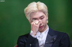 BTS xin RM ngồi yên 'vì hòa bình thế giới'