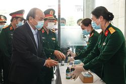 Thủ tướng làm việc với 50 điểm cầu chống dịch trong toàn quân