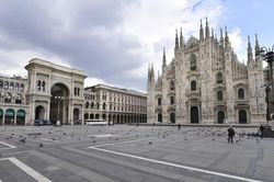 Italy ngừng tất cả hoạt động không thiết yếu để ngăn chặn dịch Covid-19