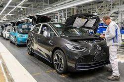 Do đại dịch Covid-19, Volkswagen sẽ đóng cửa các nhà máy lâu hơn dự kiến