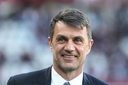 Huyền thoại Paolo Maldini và con trai nhiễm Covid-19
