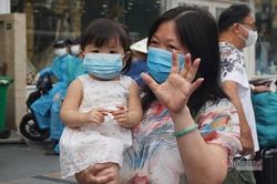 29 du khách ở cùng 2 người Anh mắc Covid-19 về nước sau 14 ngày cách ly