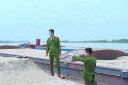 Đoàn tàu xuyên đêm chở cát lậu liên tỉnh bị bắt ở Hải Dương