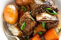 Mách bạn cách làm món sườn bò hầm củ quả lạ miệng, thơm ngon khó cưỡng