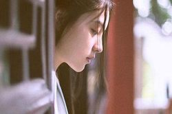 Đến nhà đồng nghiệp ăn cơm, tôi bảo chồng vào bếp rửa bát giúp, ngờ đâu hành động tâm lý ấy của anh lại rước về bão tố cho gia đình