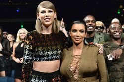 Taylor Swift hả hê, Kim Kardashian bối rối sau vụ clip đối thoại năm xưa bất ngờ bị lộ