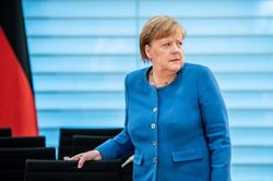 Thủ tướng Merkel phải cách ly sau khi tiếp xúc với bác sĩ nhiễm Covid-19