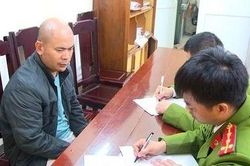 Bắt quả tang 15 người đánh bạc trong nhà hoang