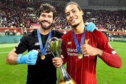 Liverpool: Giữ Van Dijk và Alisson mới là quan trọng nhất