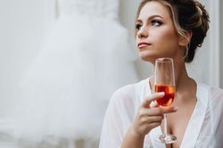 'Kẻ thứ ba' nào cũng có những dấu hiệu này, chị em để ý