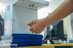 Phòng Covid-19, sinh viên Bách Khoa chế thành công máy rửa tay diệt khuẩn tự động