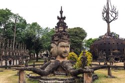 Kỳ lạ: Công viên có hơn 200 bức tượng Phật và Hindu ở Lào