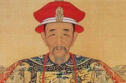 'Rùng mình' về con người thật của Khang Hy: Lấy cô ruột làm thiếp, cướp vợ đại thần, phóng hỏa đốt chùa, đoạt mạng con ruột