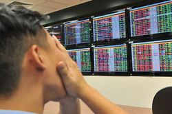 Cổ phiếu họ Vin, FLC tiếp tục giảm sàn, VN-Index chưa thể hồi phục