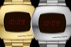 Chiếc đồng hồ điện tử từ 1972 được làm lại, sử dụng OLED