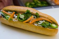 Google Doodle tôn vinh bánh mì Việt Nam