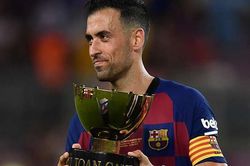 Video chứng minh Sergio Busquets là tiền vệ phòng ngự hay nhất mọi thời đại