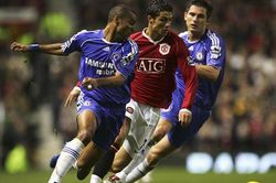 Ronaldo từng bị Ashley Cole 'bỏ túi' như thế nào?