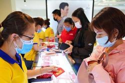 Giá vàng đột ngột tăng mạnh trở lại