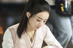 Hậu trường 'Hữu Phỉ': Triệu Lệ Dĩnh và Châu Khiết Quỳnh trò chuyện vui vẻ, không bị ảnh hưởng bởi việc sửa đổi kịch bản trước đó