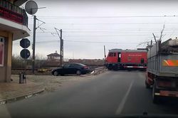Choáng: Tài xế dừng tàu hỏa ngang đường để... đi uống cà phê