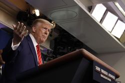 Tổng thống Trump ngừng dùng từ 'virus Trung Quốc', kêu gọi bảo vệ người Mỹ gốc Á