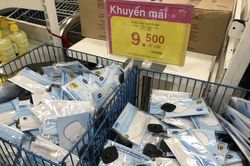 Thành phố Hồ Chí Minh không thiếu khẩu trang cho người dân