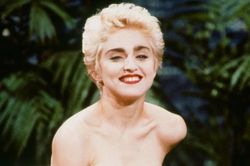 Nhan sắc Madonna thay đổi thế nào sau gần 4 thập kỷ?
