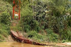 Dông, sét, mưa đá làm một người chết và gây nhiều thiệt hại tại các địa phương
