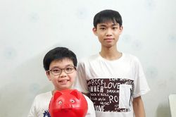 Hai học sinh tặng 10 triệu tiền tiết kiệm chống dịch Covid–19