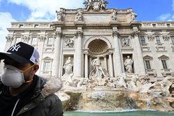 Xem các thị trưởng ở Italia 'vừa dỗ vừa dọa' người dân ở yên trong nhà