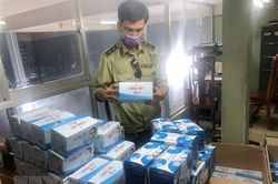 Liên tiếp các vụ bắt giữ khẩu trang y tế không đủ chứng từ