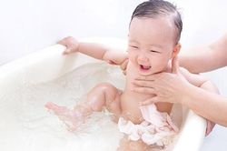 Chớ dại mà tắm cho con vào thời điểm này kẻo mẹ sẽ hối hận cả đời