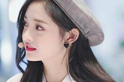 Cựu thành viên I.O.I Pinky gửi đơn yêu cầu chấm dứt hợp đồng độc quyền với Pledis, cắt đứt liên lạc với staff, tự hoạt động riêng lẻ tại Trung Quốc