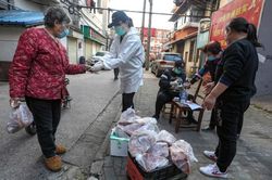 Dân Hồ Bắc ngày đầu dỡ lệnh phong tỏa: Kết thúc cuộc chiến không khói súng