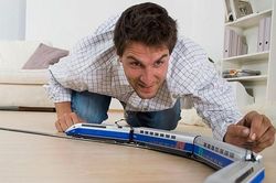 Sẽ như thế nào nếu Người Nhện, Iron Man phải làm việc tại nhà?
