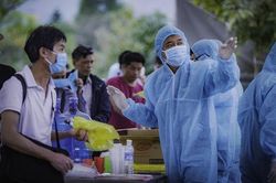 Việt Nam thêm 7 trường hợp mắc COVID-19, Bộ Y tế khuyến cáo người dân không ra đường nếu không cần thiết