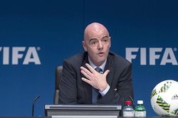 Covid-19: FIFA lùi một bước để tiến ba bước