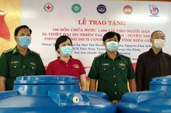 Trao 840 bồn chứa nước ngọt cho người dân vùng hạn mặn ĐBSCL