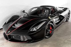 Ferrari LaFerrari Aperta được chào bán tới 4,6 triệu USD