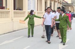Mượn nhà của bố vợ làm nơi tổ chức đánh bạc quy mô lớn