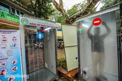Buồng khử khuẩn toàn thân di động không 'tẩy' được COVID-19 còn gây hại sức khỏe