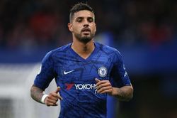 Chelsea bán tháo 2 cầu thủ bị Lampard ngó lơ